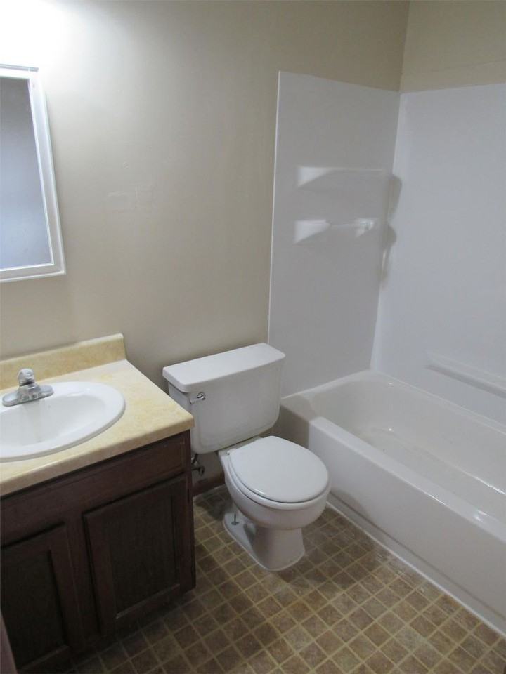 100 100 W. 6th - 2 - Photo 3 of 12