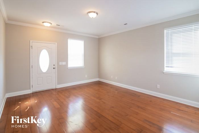 7006 Meadowsweet Ln - Photo 3 of 15