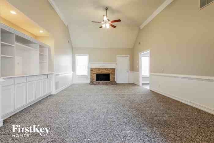 715 Roland Manor Dr - Photo 2 of 15