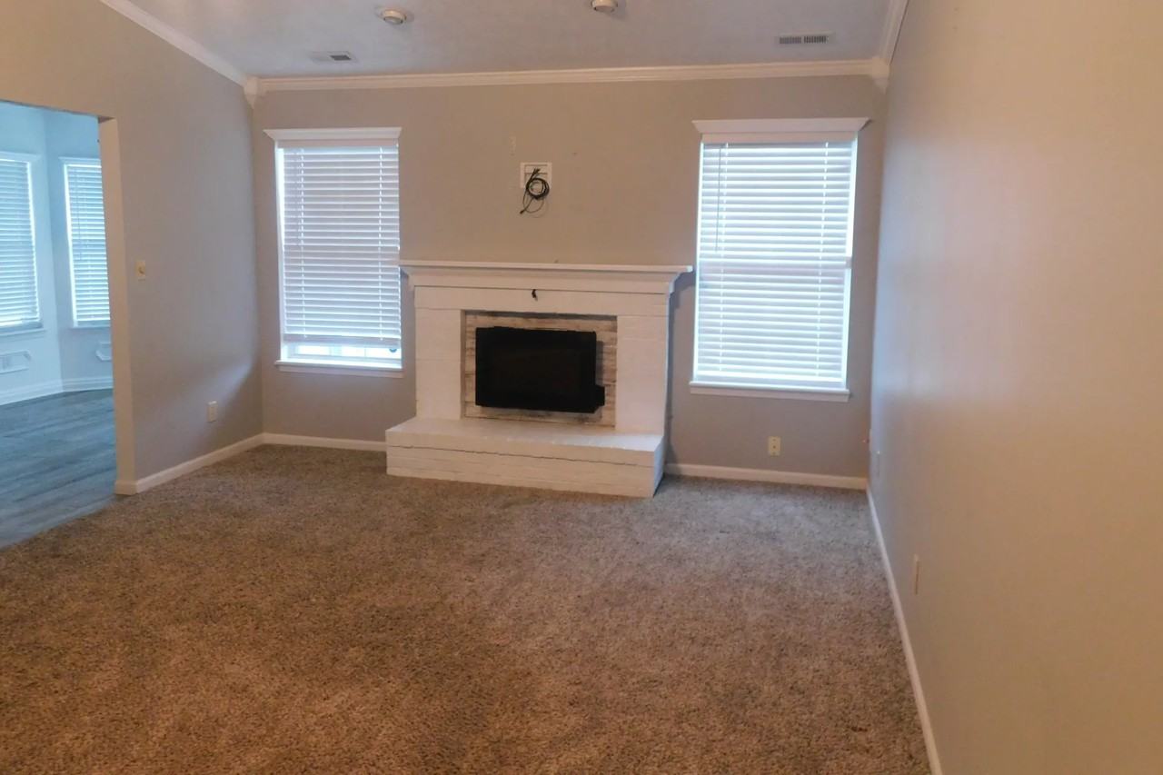 61 Pine Ct - Photo 2 of 10