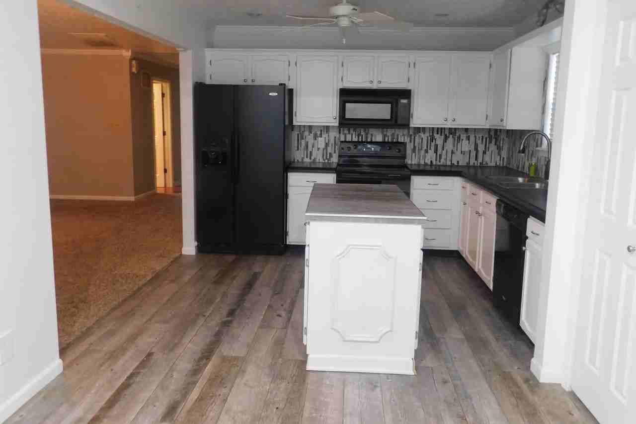 61 Pine Ct - Photo 3 of 10