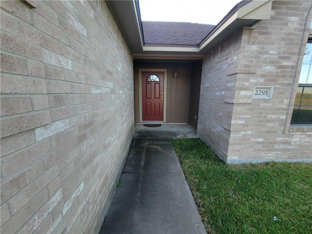 2295 Hillcrest - Photo 2 of 16