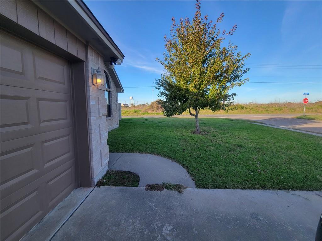 2295 Hillcrest - Photo 3 of 16