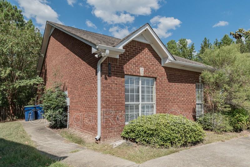 570 Treymoor Lake Cir - Photo 2 of 38
