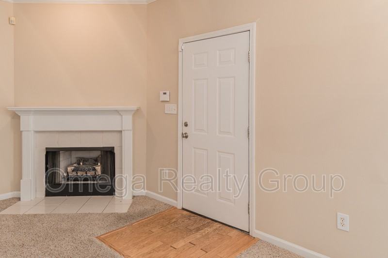 570 Treymoor Lake Cir - Photo 5 of 38