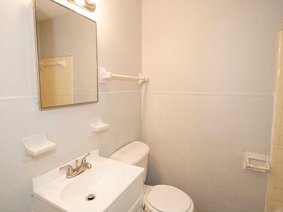 813 Seton Rd - Photo 3 of 7