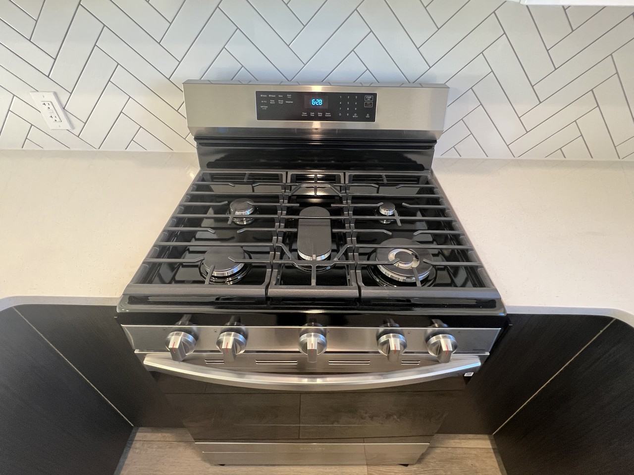 15508 92A Avenue Northwest - Photo 3 of 24