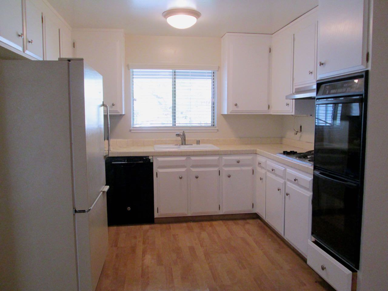 4009 Laurelglen Ct - Photo 3 of 12