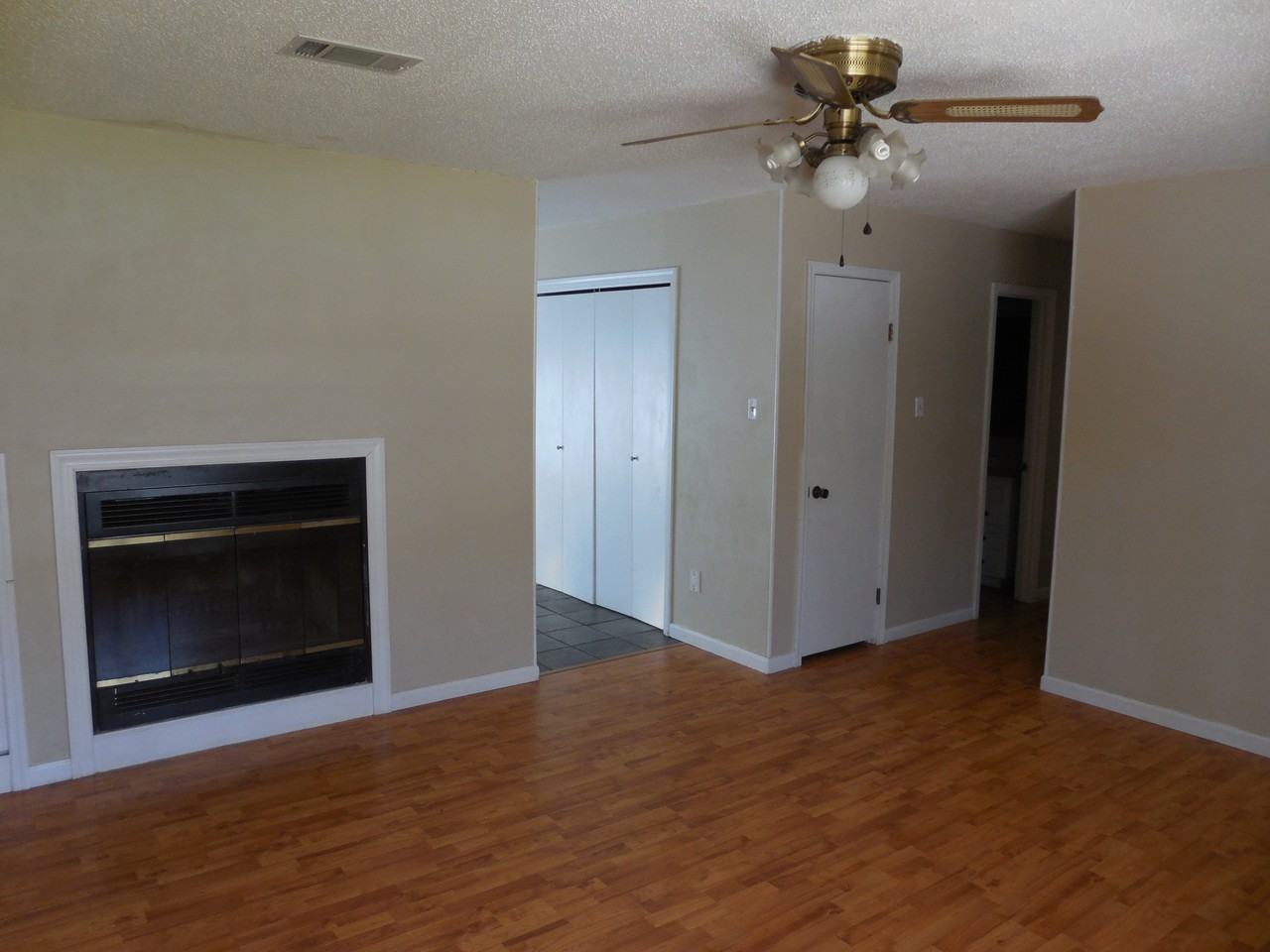 1215 W Roderweis Rd - Photo 3 of 15