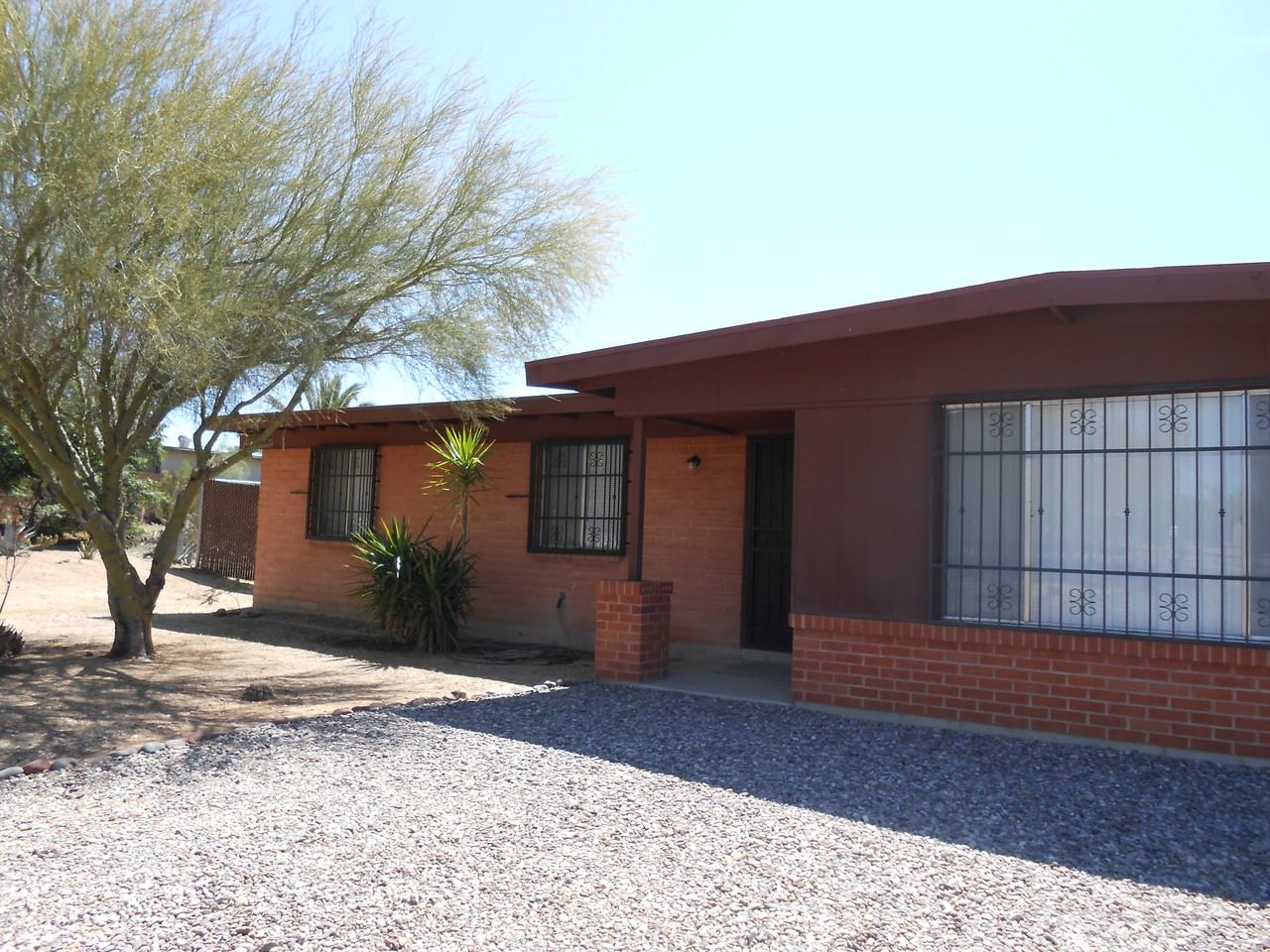 645 W Pine St - Photo 2 of 24