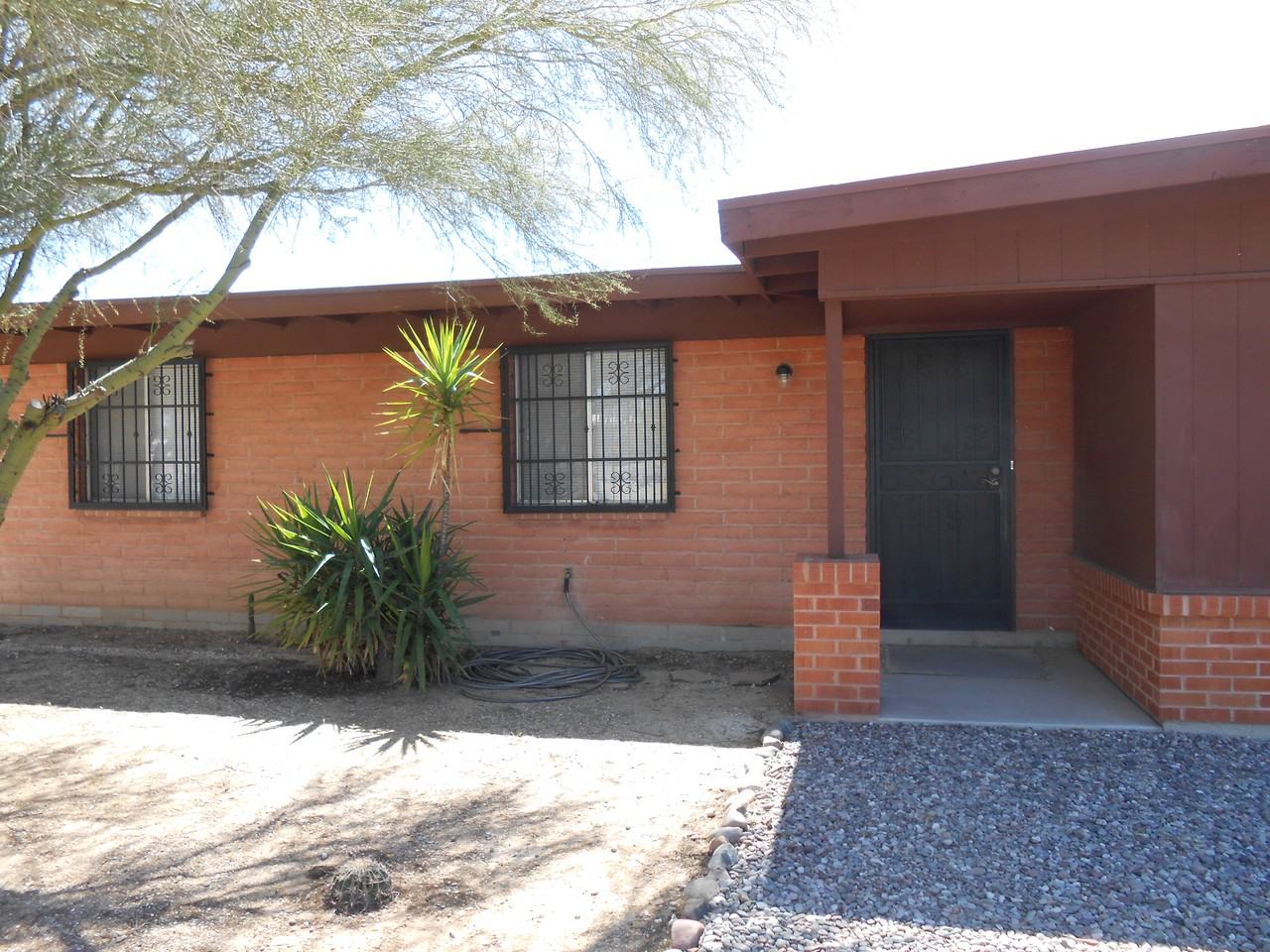 645 W Pine St - Photo 3 of 24