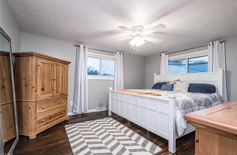 369 Whittier Ave Nw - Photo 2 of 4