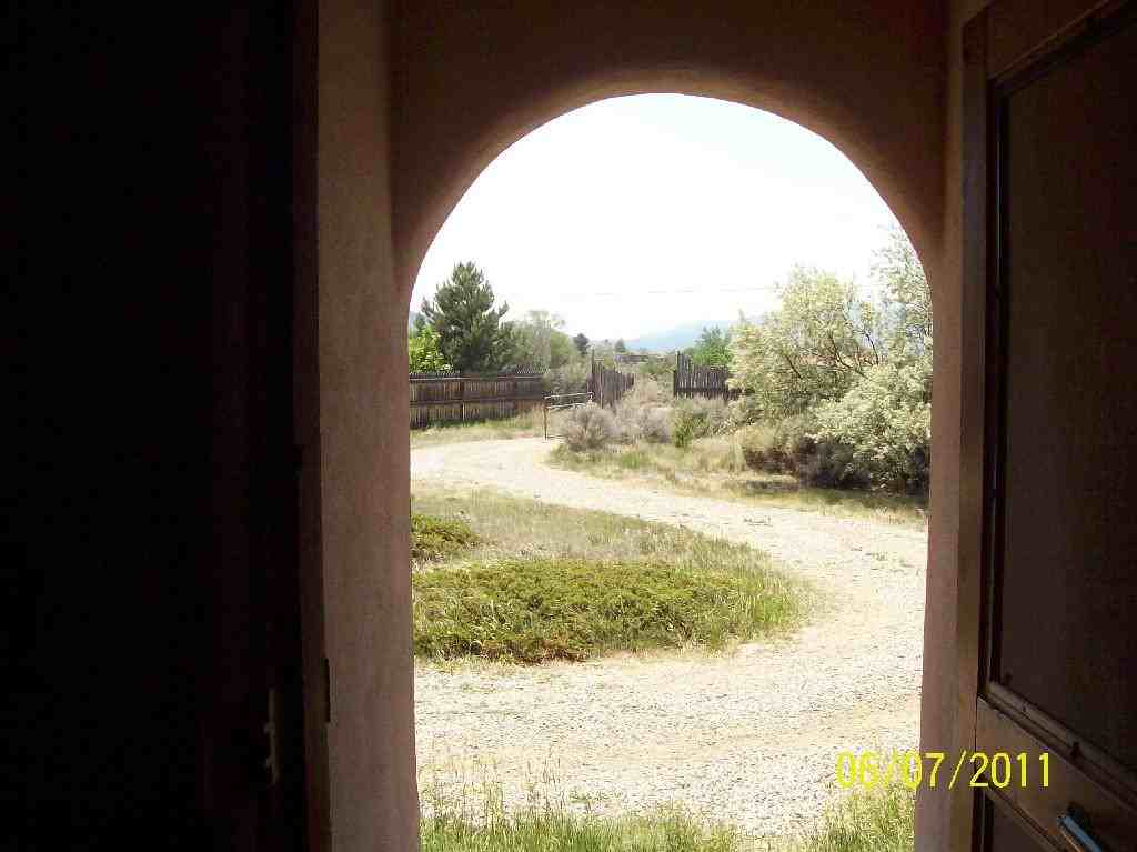 217 Este Es Rd - Photo 3 of 6