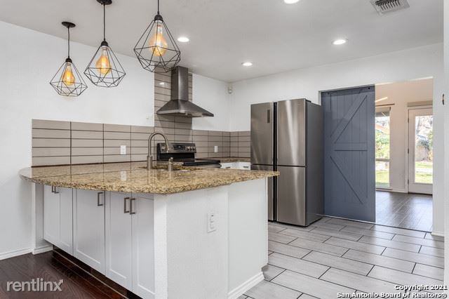 227 E Baylor - Photo 3 of 37