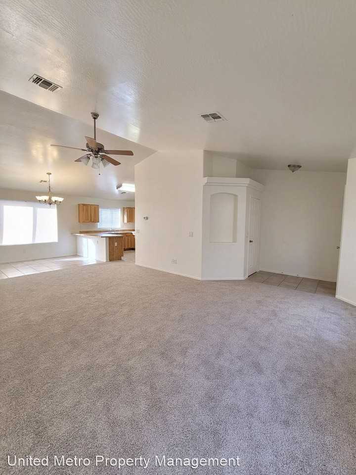 11433 W Ashley Chantil Dr - Photo 2 of 13