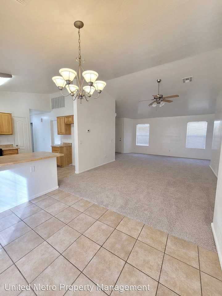 11433 W Ashley Chantil Dr - Photo 3 of 13