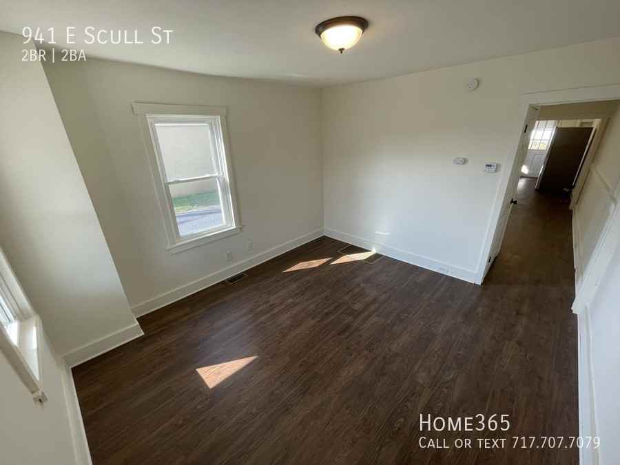 941 E Scull St - Photo 2 of 12