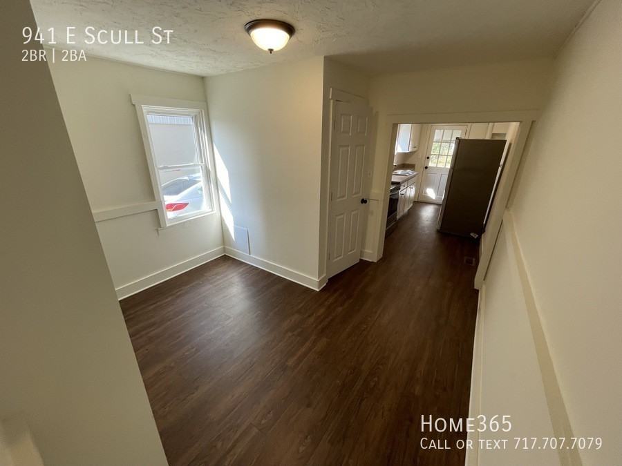 941 E Scull St - Photo 3 of 12