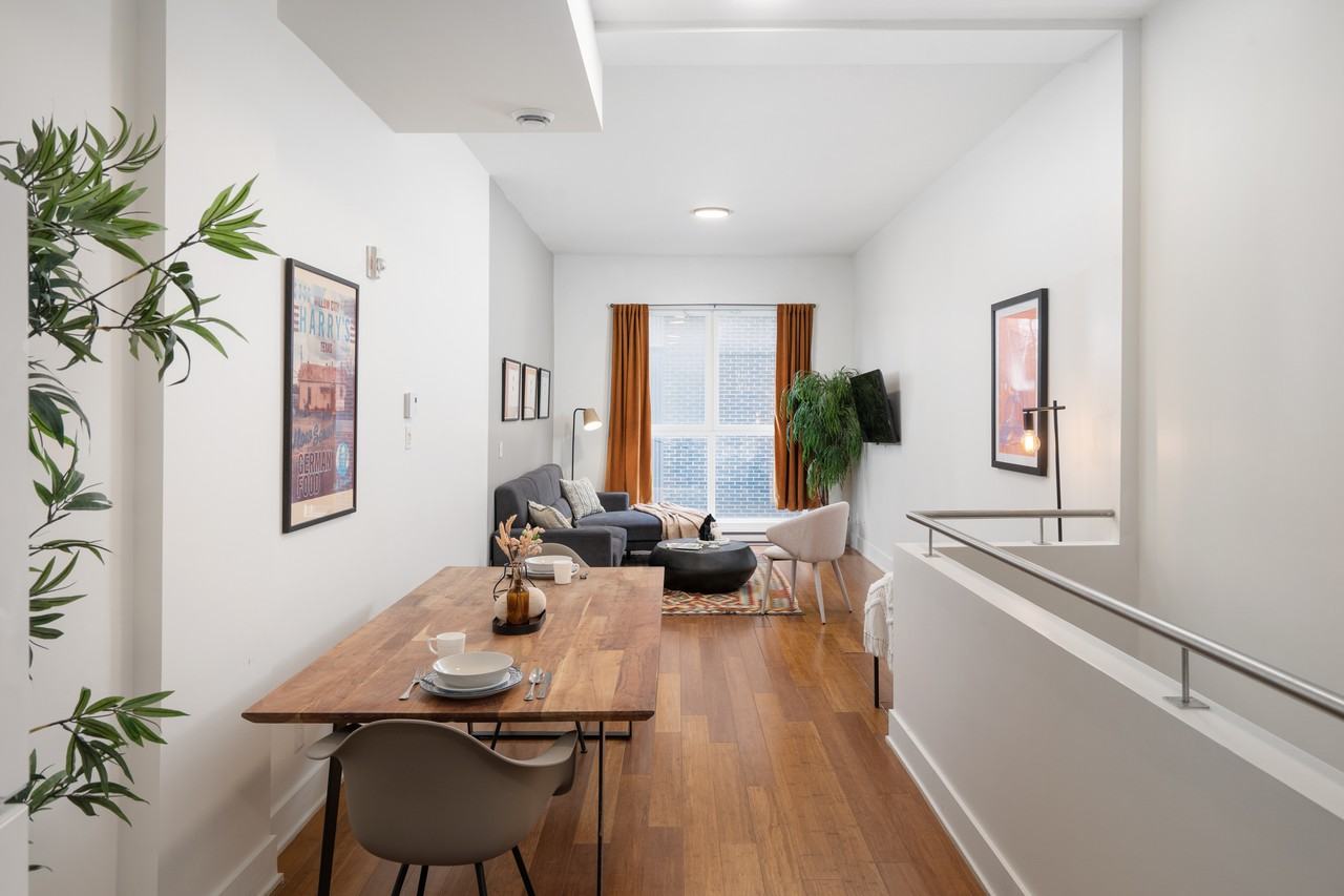 62 Rue Prince-Arthur Est — photo 1
