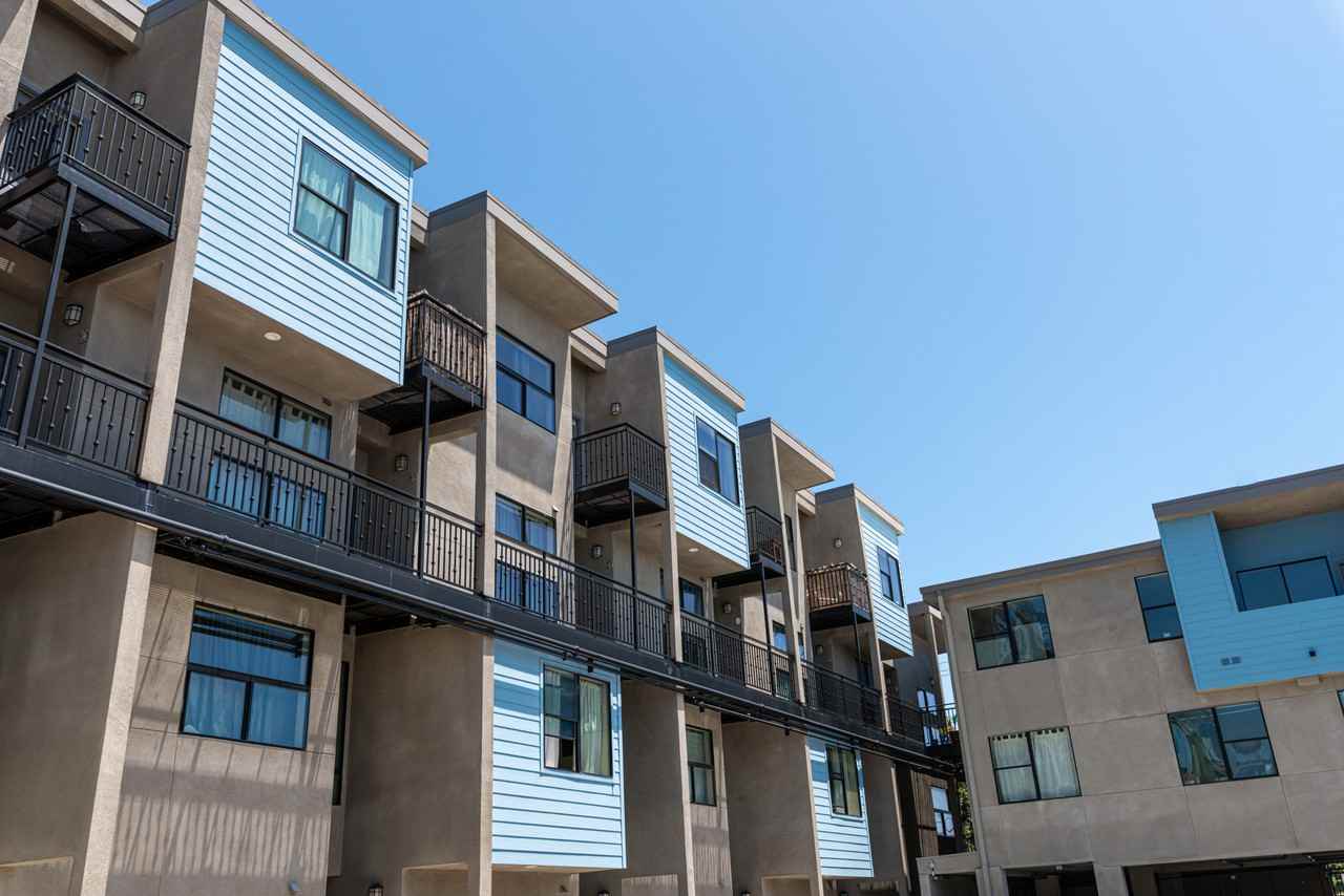 1130 65th St - Photo 6 of 12