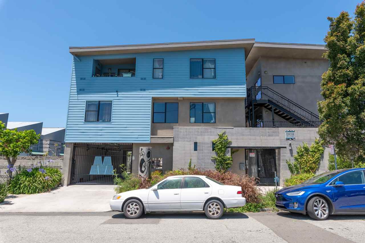 1130 65th St - Photo 2 of 12