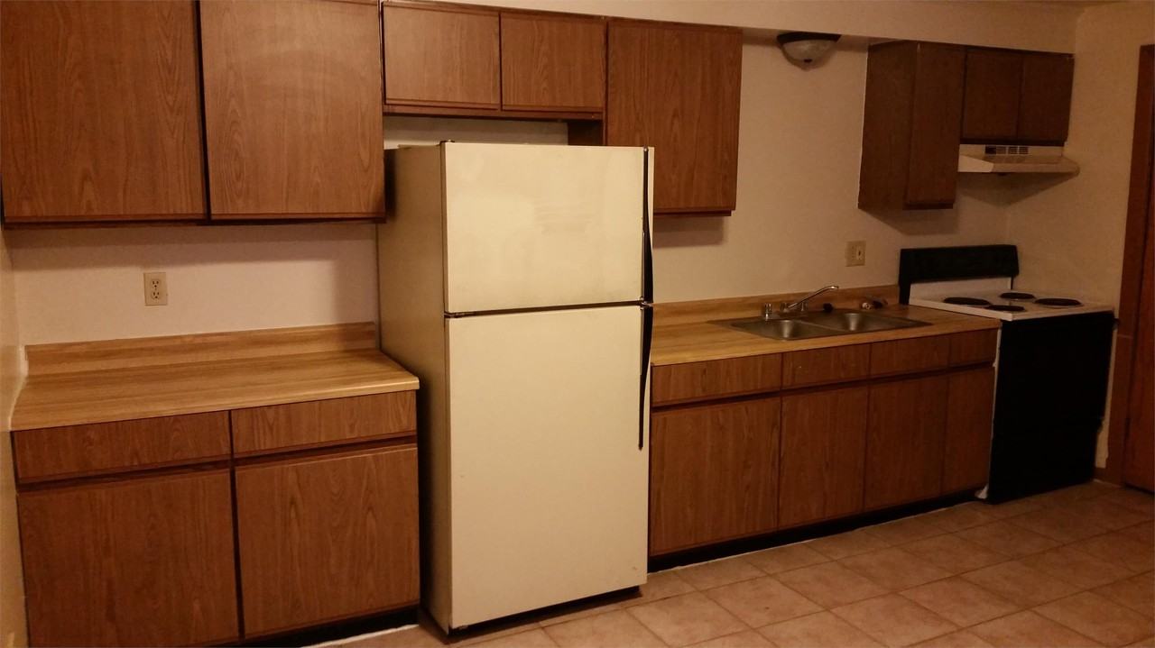 N881 Amanda St #4 - Photo 3 of 17