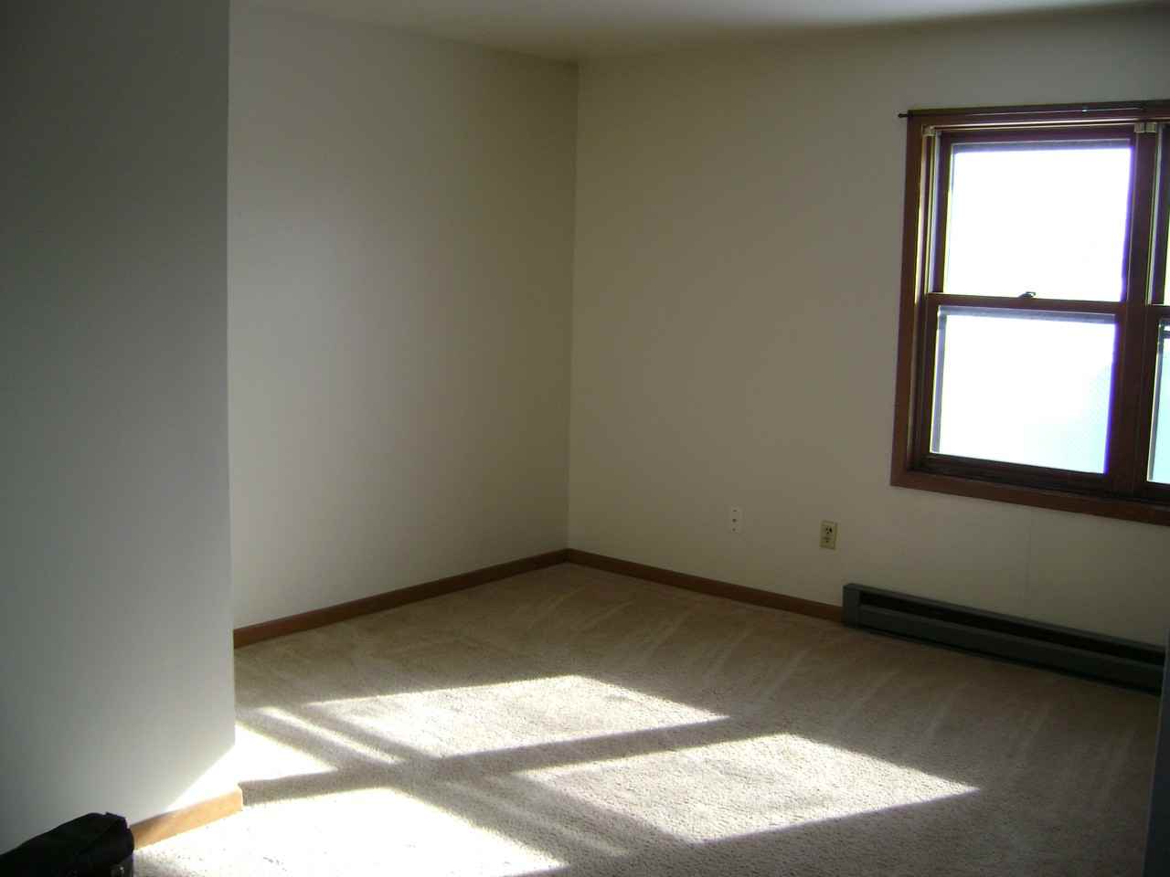 N881 Amanda St #4 - Photo 6 of 17