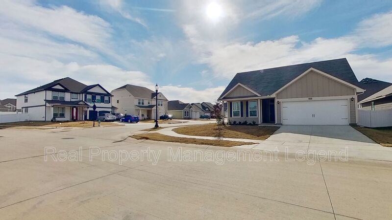 8998 Fair Oaks Dr - Photo 2 of 24