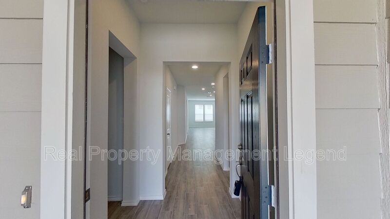 8998 Fair Oaks Dr - Photo 3 of 24