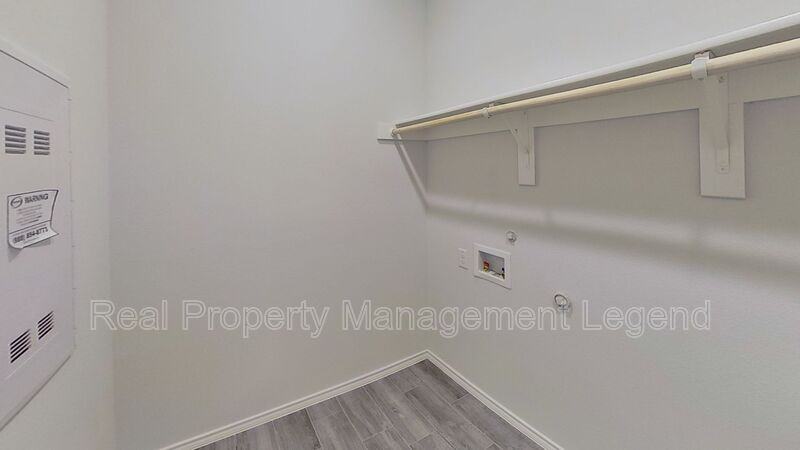 8998 Fair Oaks Dr - Photo 4 of 24