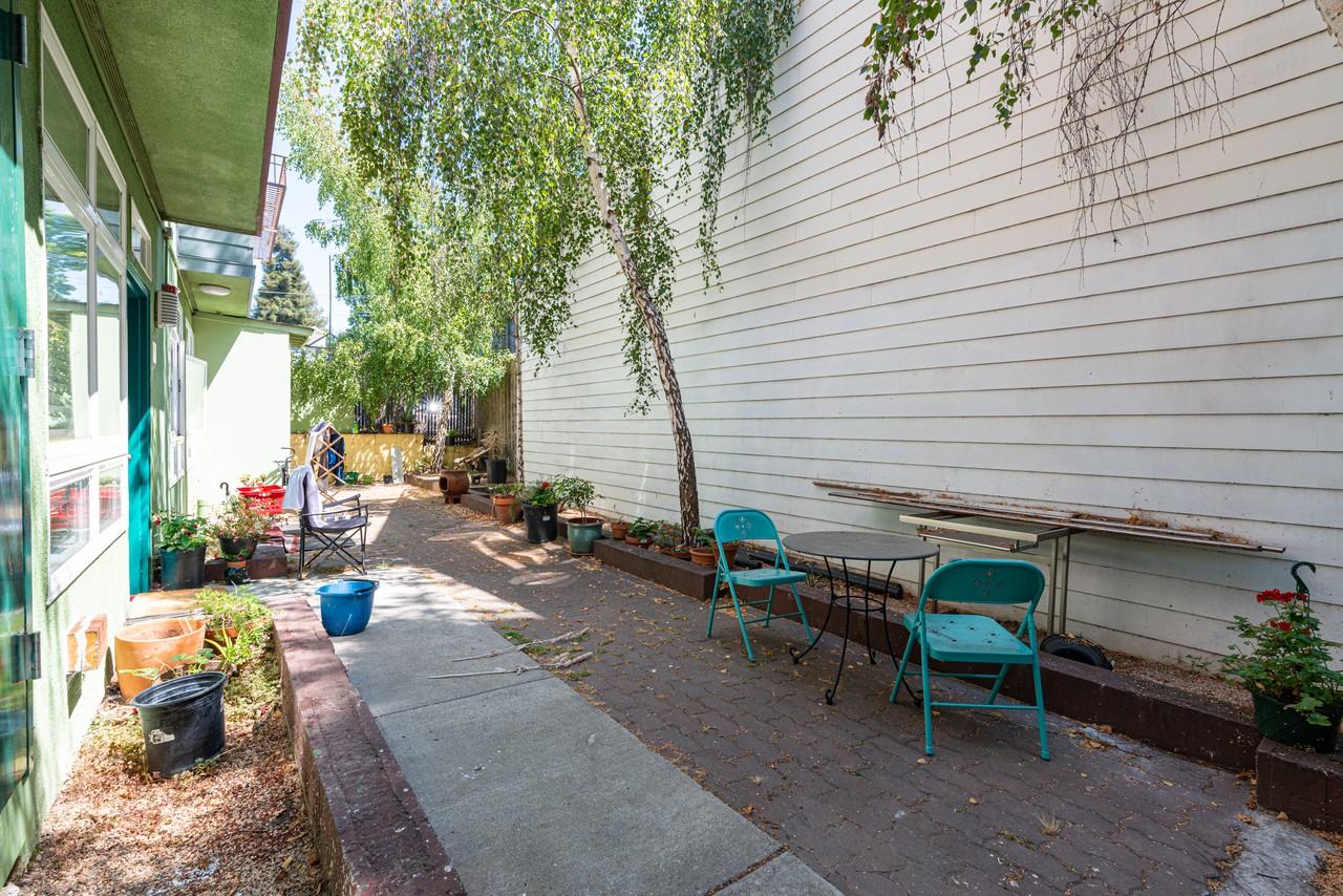 2076 Ashby - Photo 4 of 6