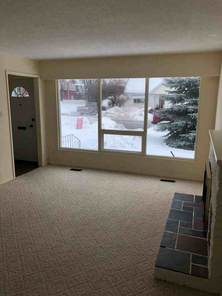 2035 Mcbride Cres #2035 - Photo 2 of 10