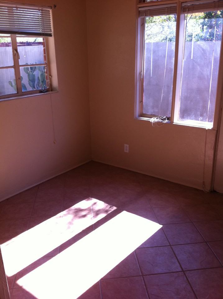 1045 E 9th St #1045 - Photo 4 of 15