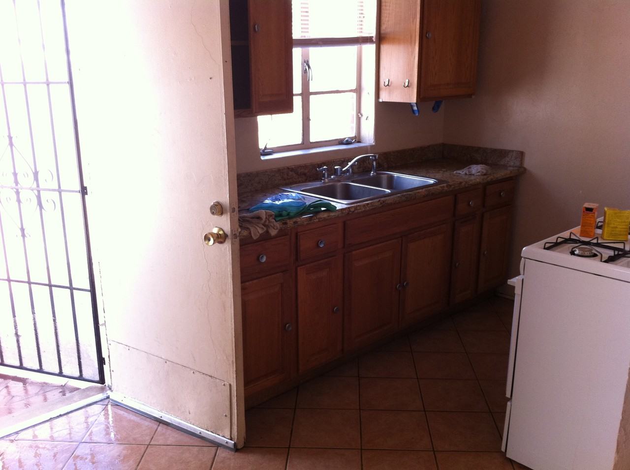 1045 E 9th St #1045 - Photo 6 of 15
