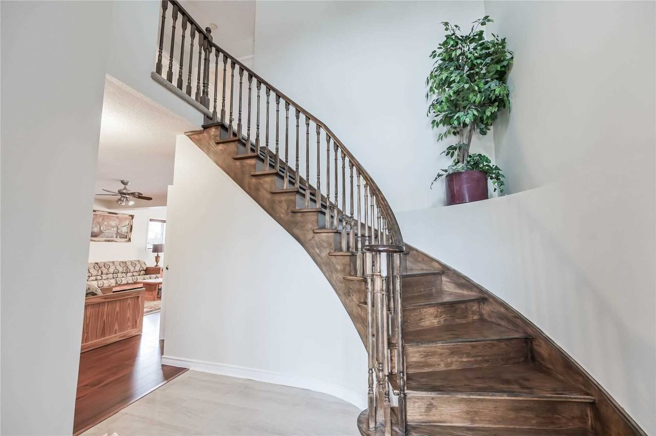 156 Loon Avenue - Photo 3 of 11