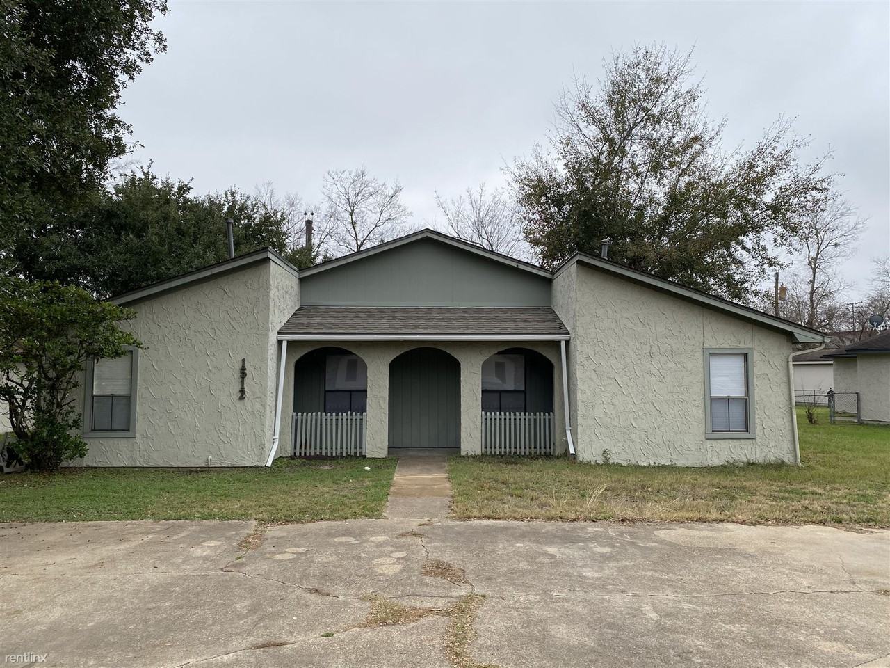 1512 Pine Ridge Dr - Photo 2 of 3