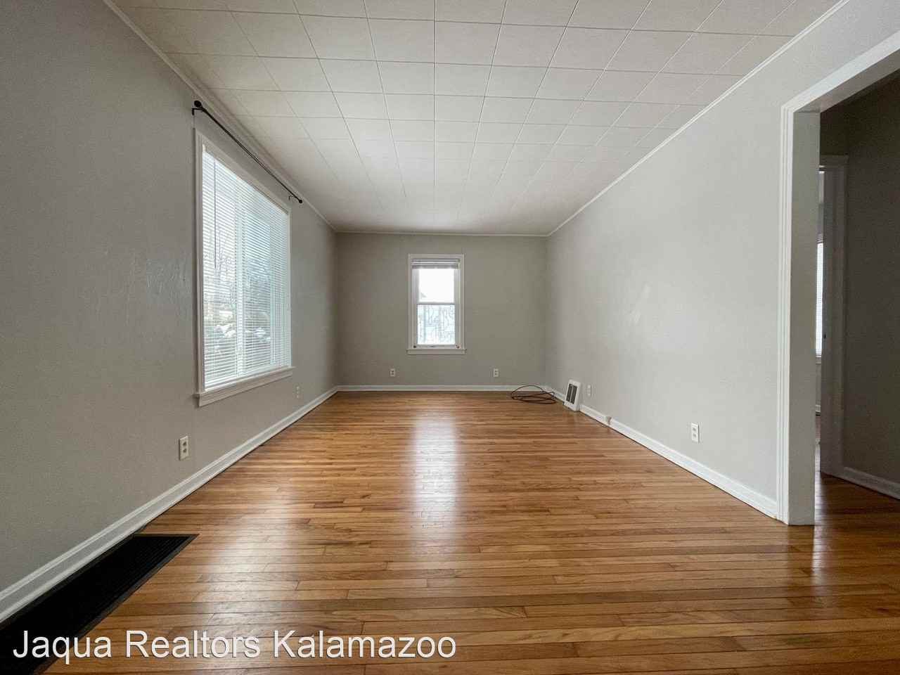 2609 Amherst Ave - Photo 2 of 11