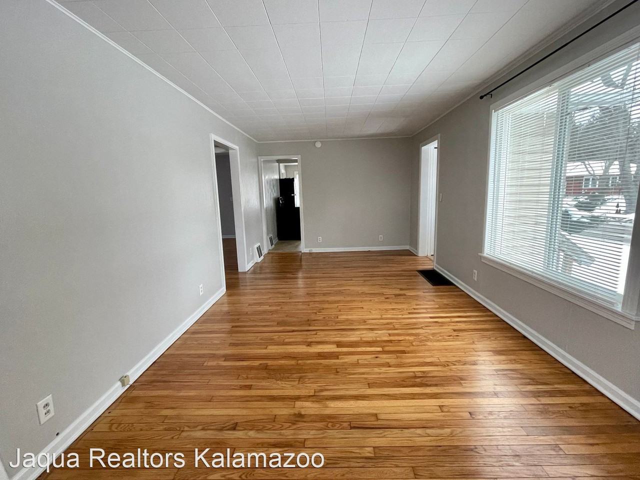 2609 Amherst Ave - Photo 3 of 11