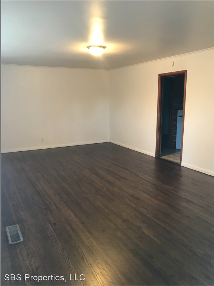 1521 W Latimer Ct - Photo 2 of 10