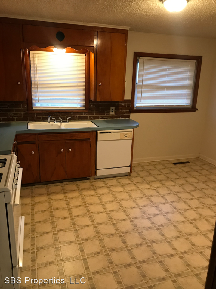 1521 W Latimer Ct - Photo 3 of 10