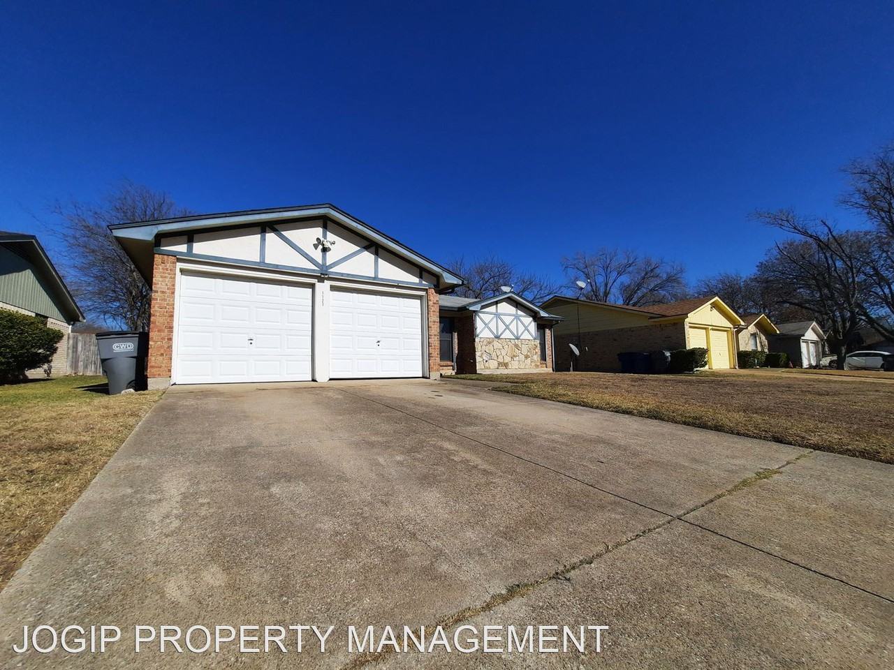 1121 Nancy Ln - Photo 3 of 27