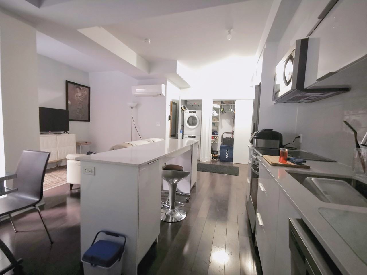 2100 Boul Saint-Laurent - Photo 2 of 12