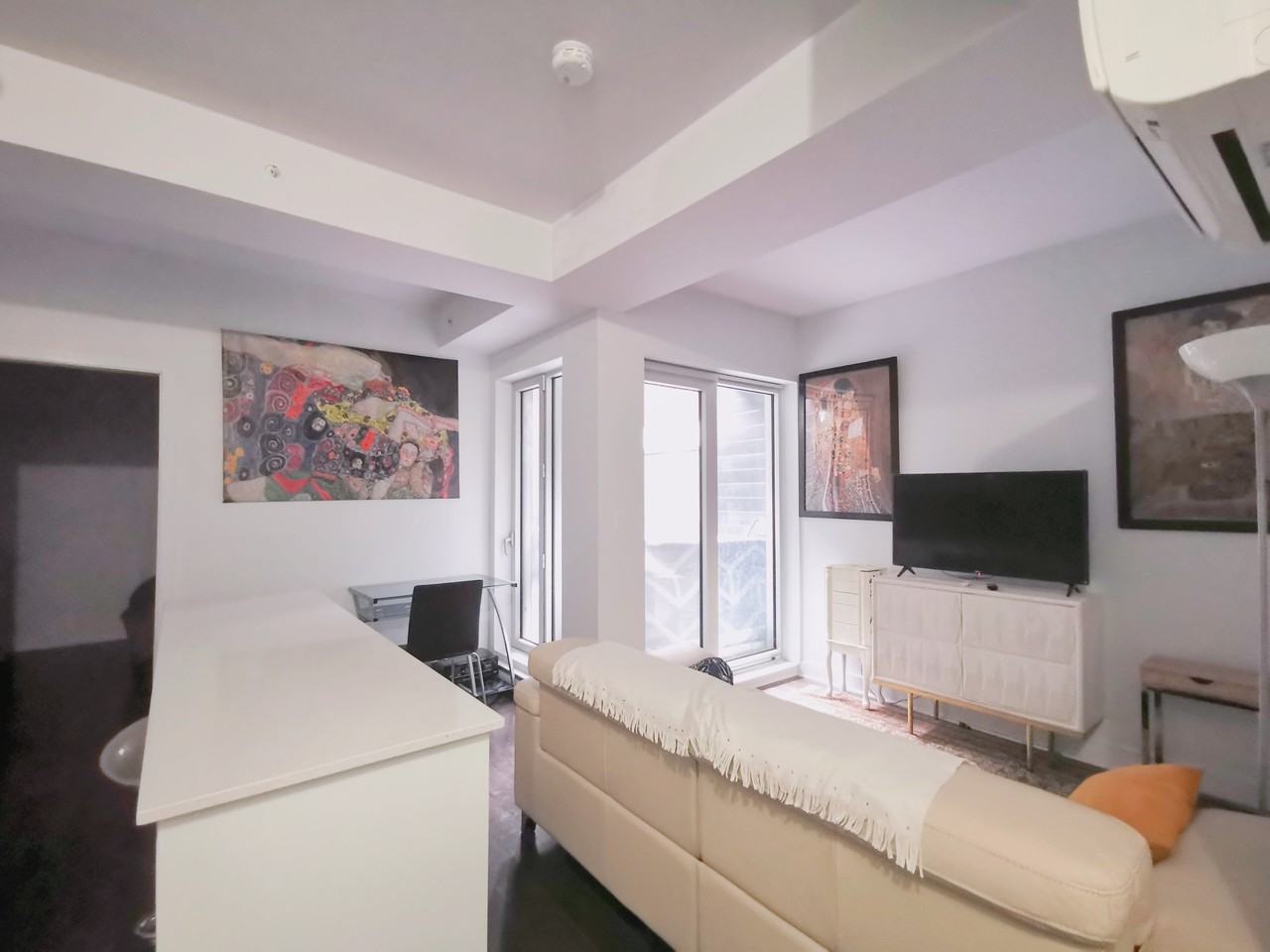 2100 Boul Saint-Laurent - Photo 3 of 12