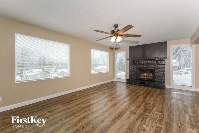 658 Woodchuck Ln - Photo 3 of 15