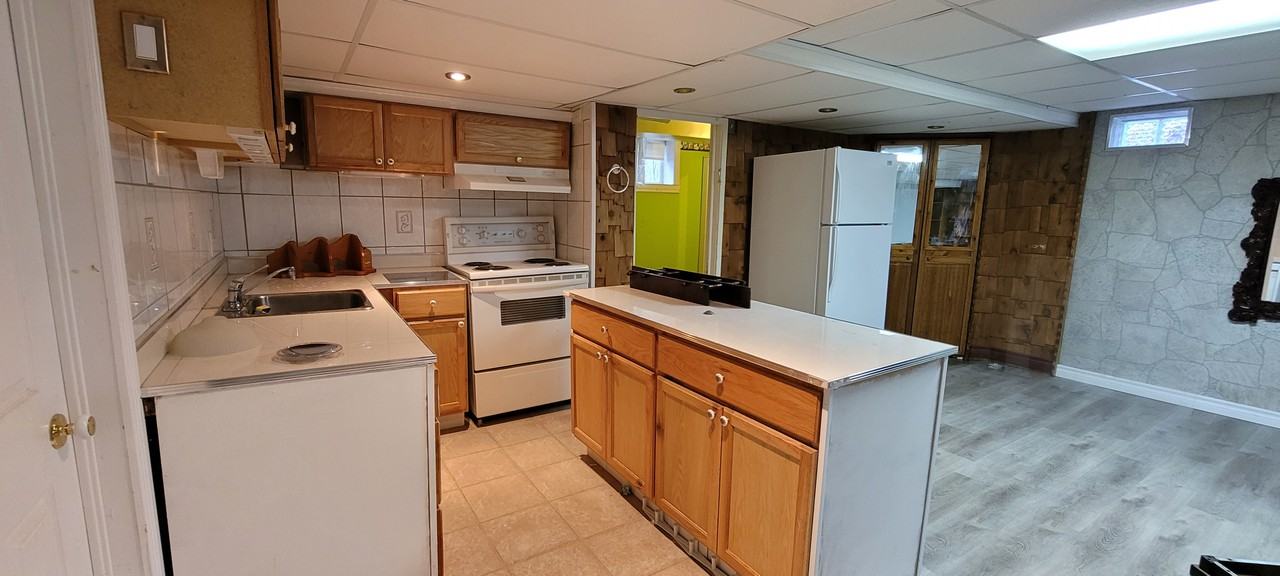 603 Carleton Street - Photo 3 of 6