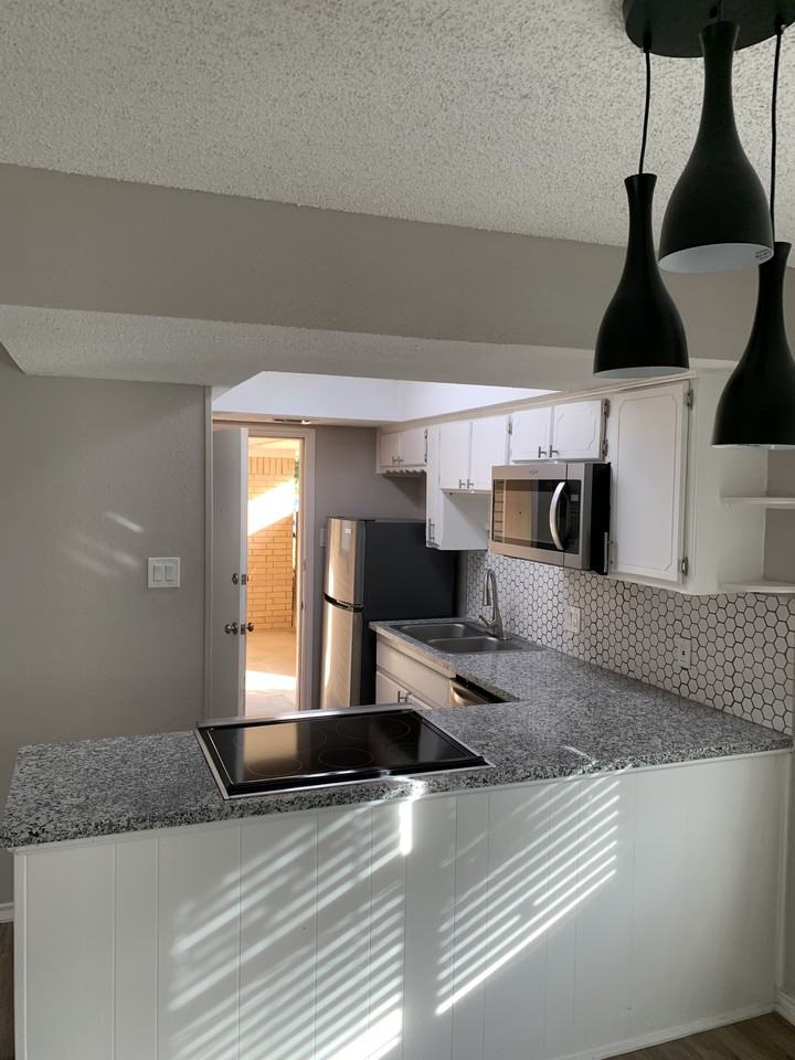 5818 8th St - Photo 2 of 7