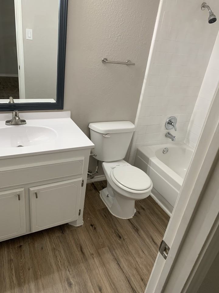 5818 8th St - Photo 5 of 7