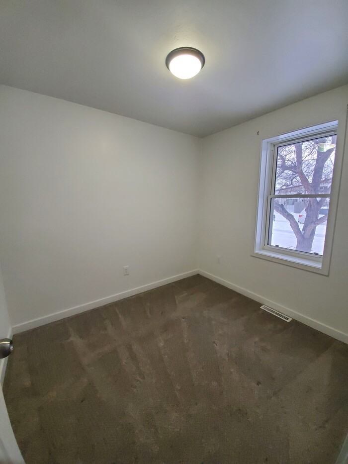 333 Lincoln Ave - Photo 2 of 10