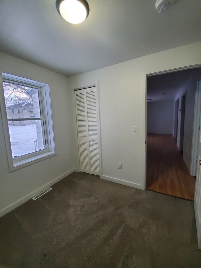333 Lincoln Ave - Photo 3 of 10