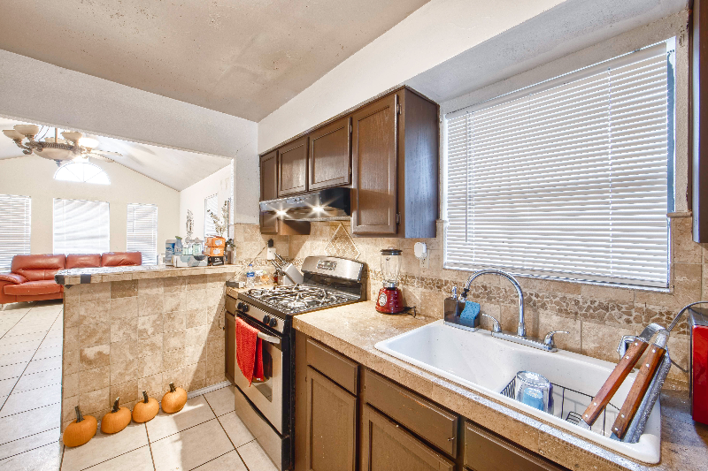 131 Gray St - Photo 3 of 11